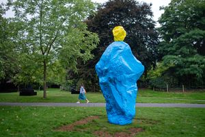 [Ugo Rondinone][0], _yellow blue monk_ (2020). Courtesy Gladstone Gallery. Frieze Sculpture, The Regent's Park, London (14 September–13 November 2022). Courtesy Frieze.


[0]: https://ocula.com/artists/ugo-rondinone/